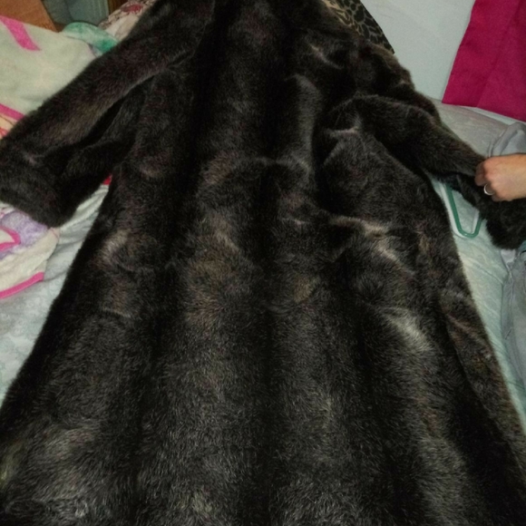 American Signature Fur Trenchcoat - Picture 3 of 5